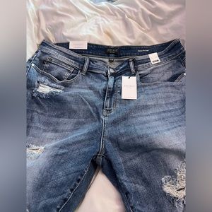 Judy Blue Mid Rise Capri Jeans